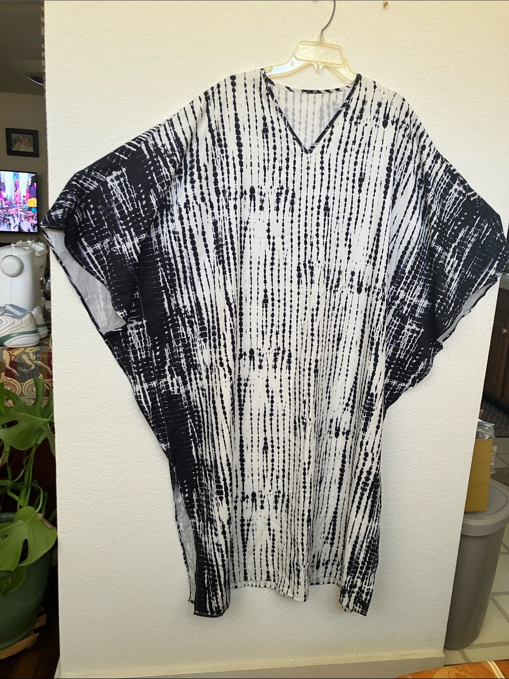 Women’s Black and White Tie-Dye Maxi Dress